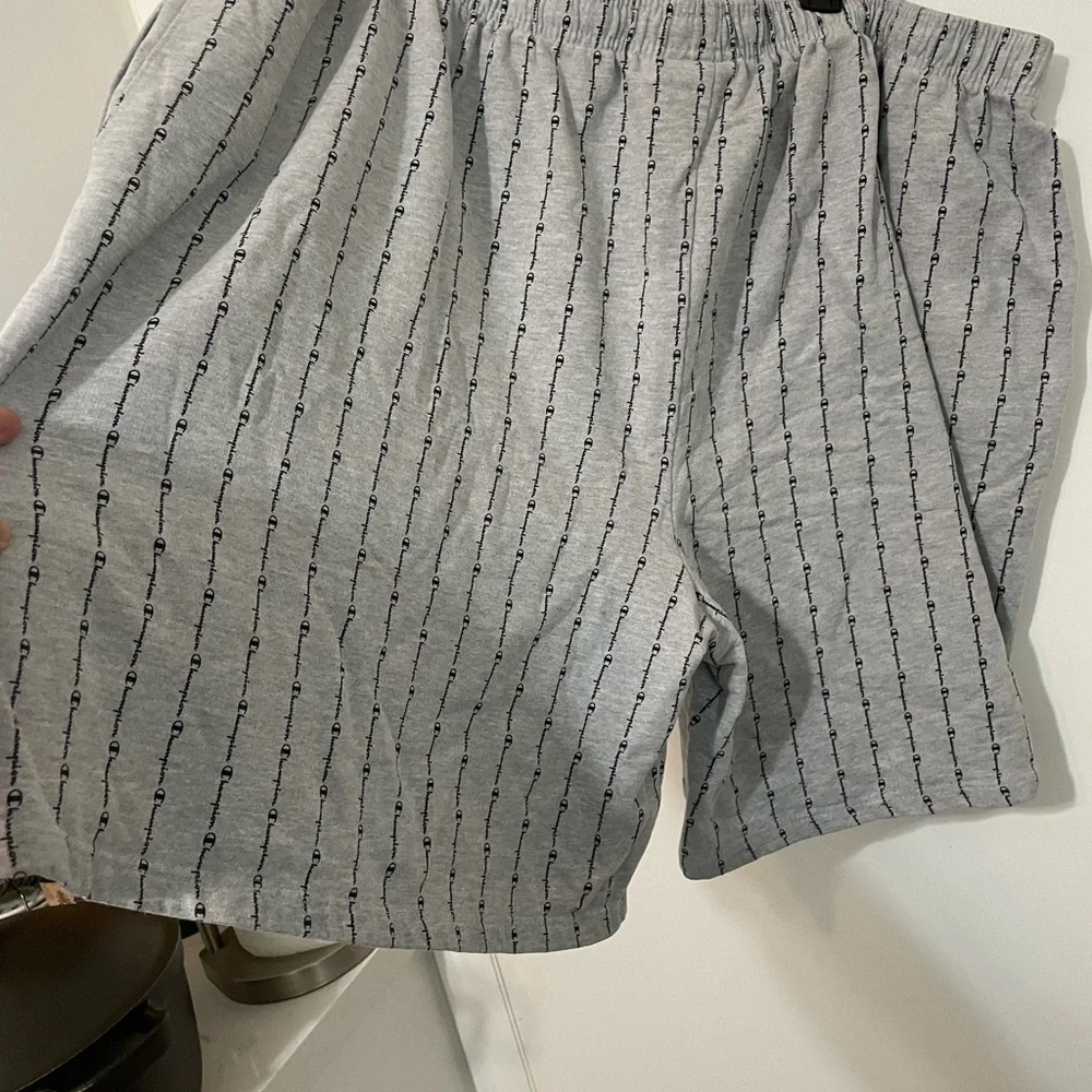 Champion Authentic Athletic gray Shorts Spellout Logo with pockets size 4X